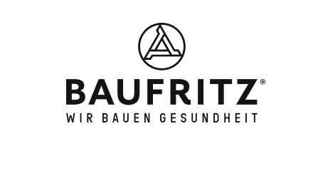 Baufritz Logo mit Slogan Wir bauen Gesundheit, schwarzer Text auf weißem Hintergrund, modernes Design.