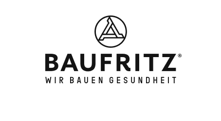 Baufritz Logo mit Slogan Wir bauen Gesundheit, schwarzer Text auf weißem Hintergrund, modernes Design.