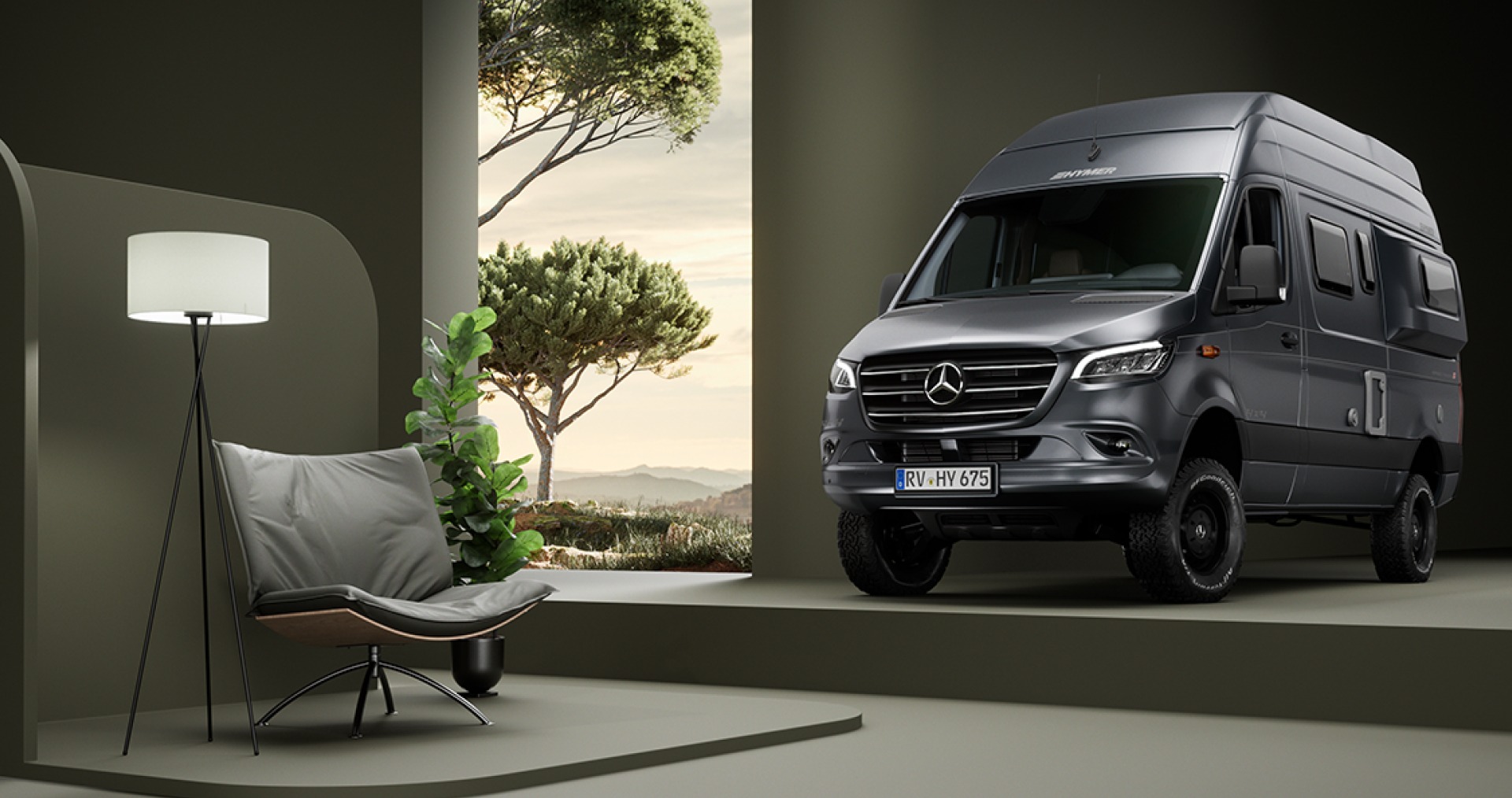 Wohnmobil auf modernem Campingplatz mit gemütlichem Stuhl und Lampe, Parklandschaft im Hintergrund.