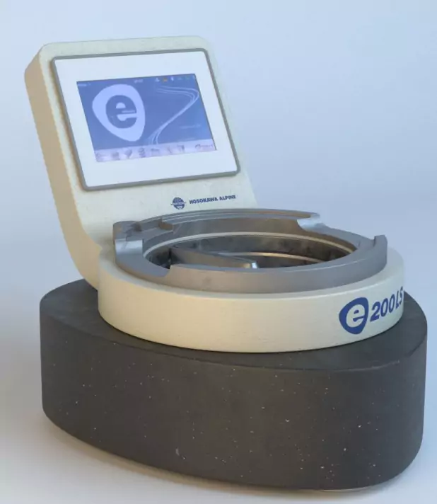 Laborgerät mit Display, Hosokawa Alpine e200 LS, verwendet zur Partikelanalyse, auf schwarzem Sockel montiert.