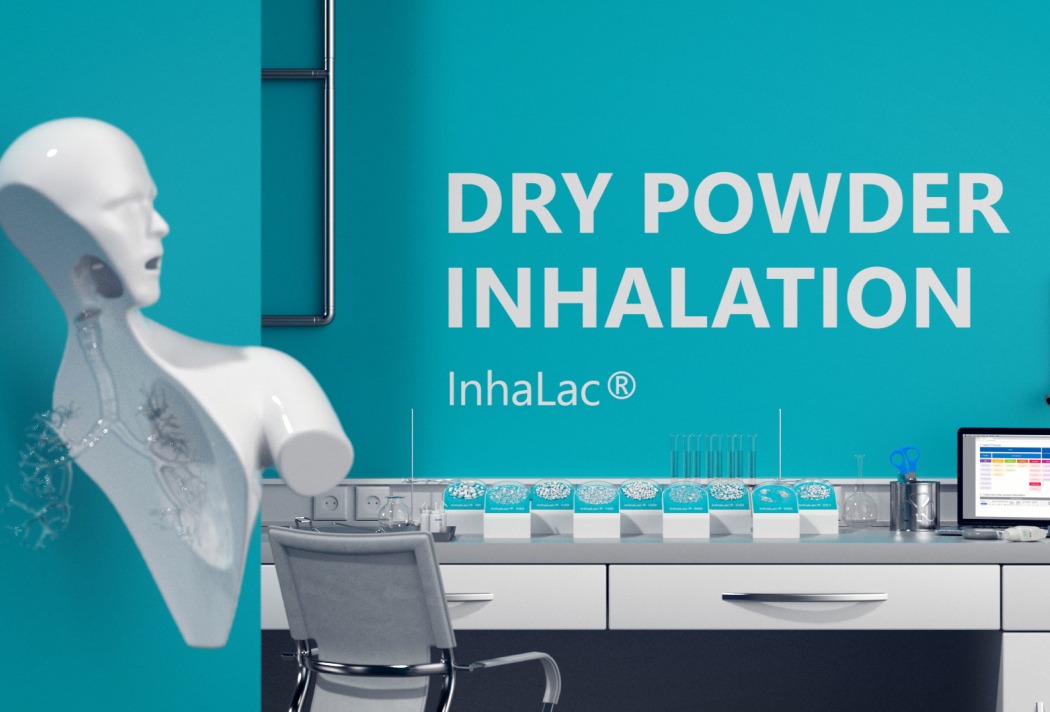 Dry Powder Inhalation Labor mit Mannequin-Teil, Reagenzgläsern und InhaLac®-Werbung an der Wand.
